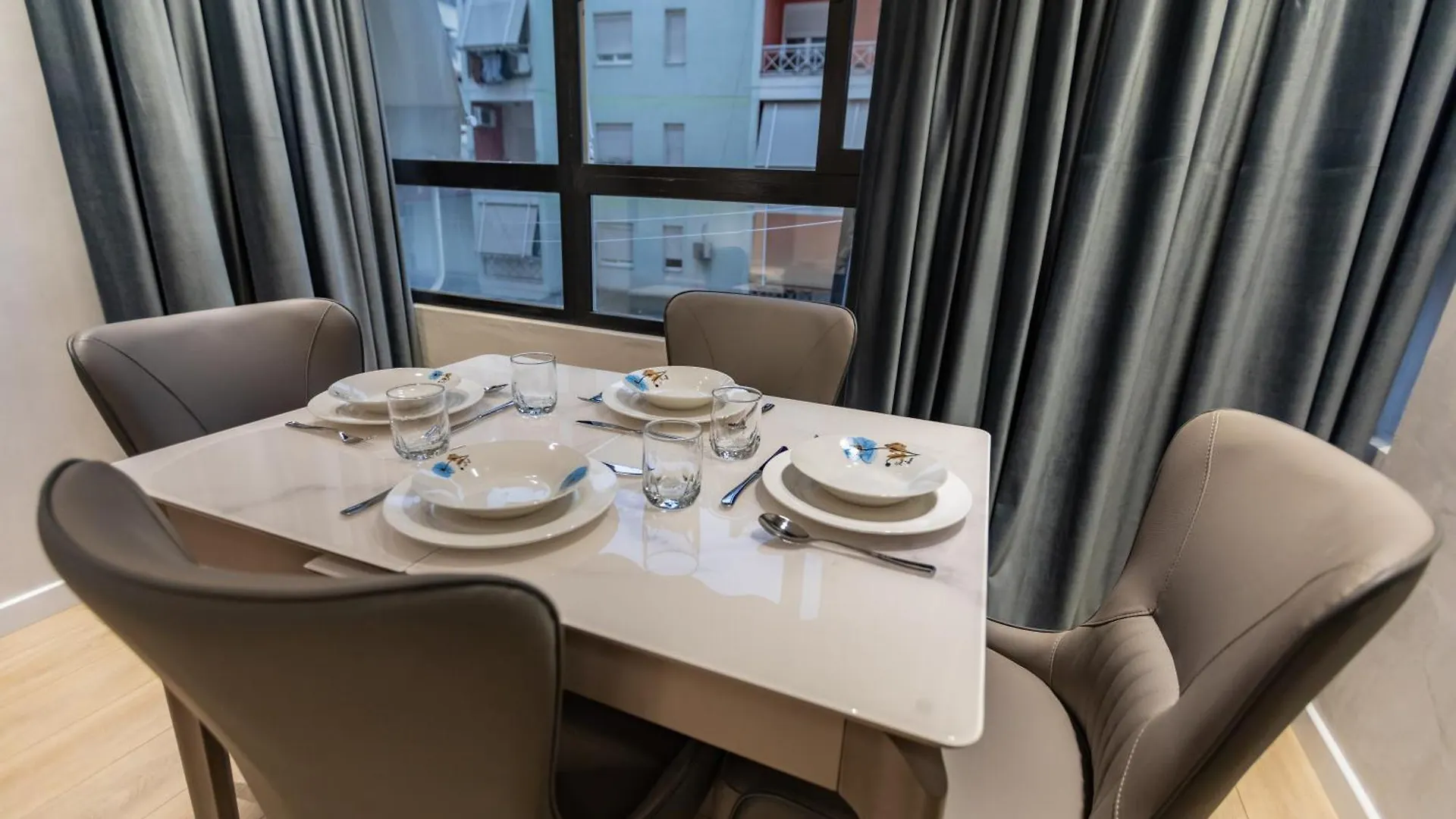 Cosmo Comfort Tirana 0*,